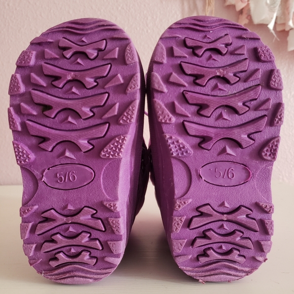 Cat and Jack toddler snow boot - Picture 2 of 3